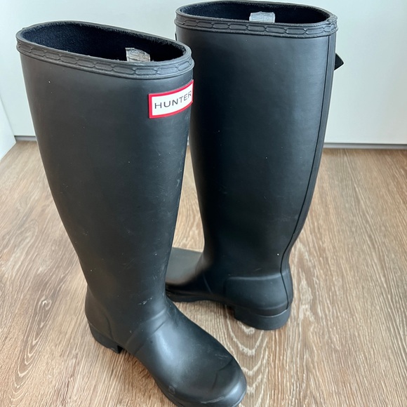 Hunter Women’s Original Tall Rain Boots in size 5 black - Picture 2 of 4